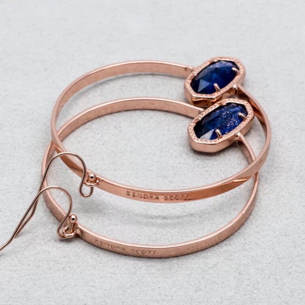 KENDRA SCOTT • Elora Hoops Earrings - Picture 5 of 6
